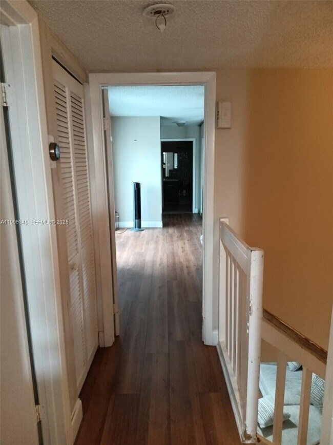 Building Photo - 8405 N Coral Cir