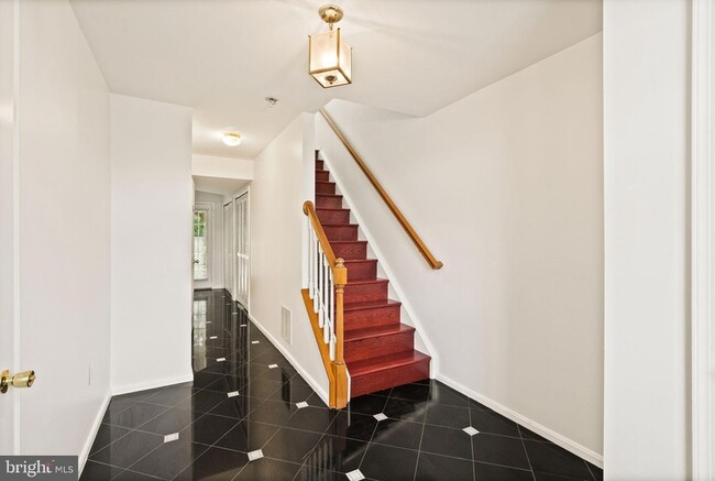 Building Photo - 11070 Clovertree Ct