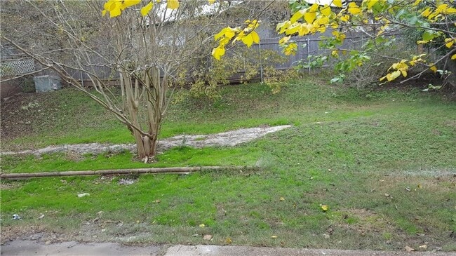 Building Photo - 8402 Spring Valley Dr