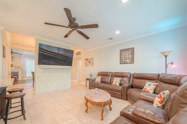 Building Photo - 5439 Fern Park Dr