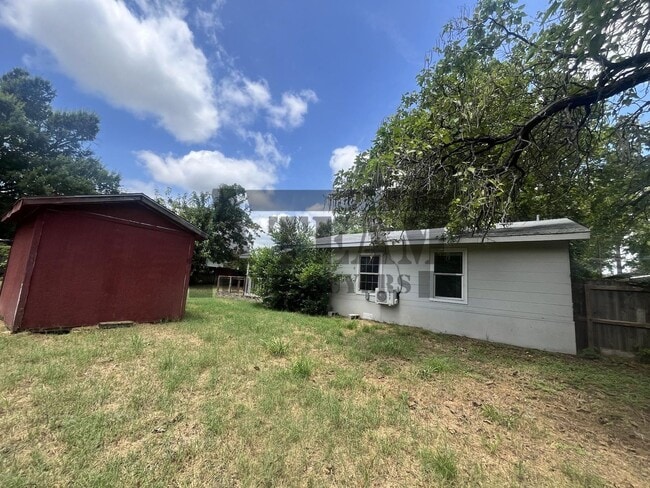Building Photo - 3 Bed 1 Bath home for rent!