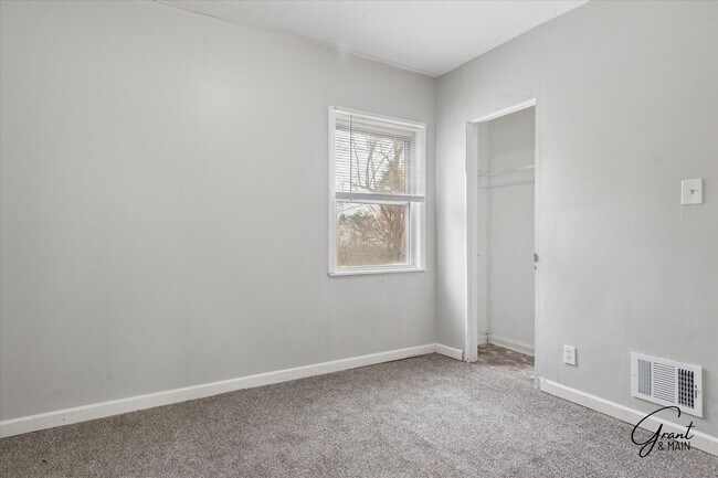 Building Photo - $1300 3 bedroom bungalow