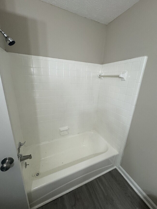 Building Photo - "Charming 3-Bed Oasis with 2 Full Baths on Brookview Drive – Your Perfect Talladega Retreat!"