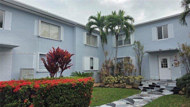 Building Photo - 530 SW 10th St