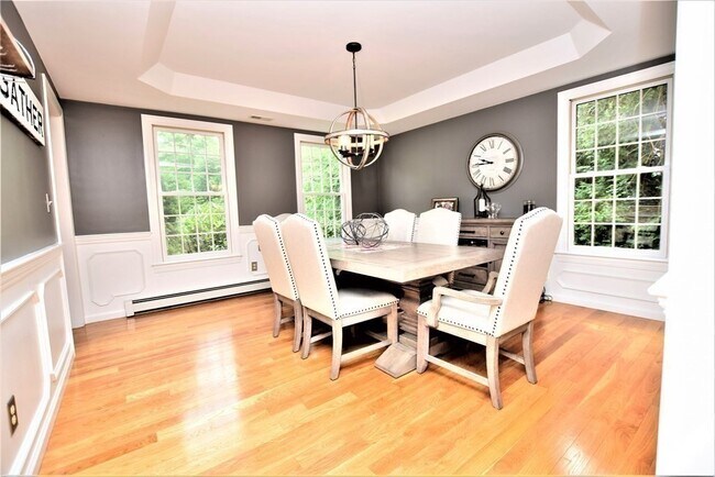 Building Photo - 398 Davis St