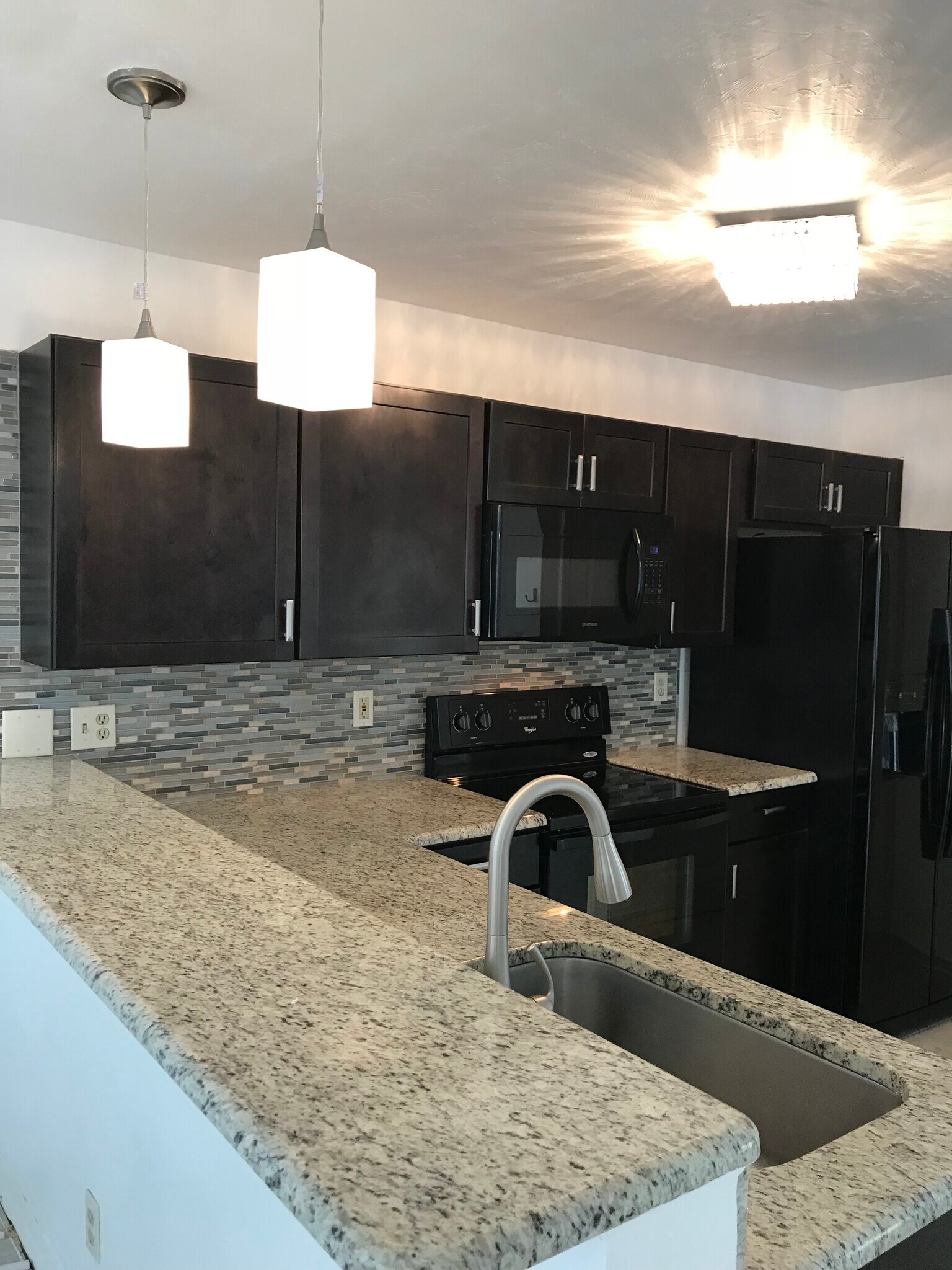 Building Photo - 1320 Milano Dr