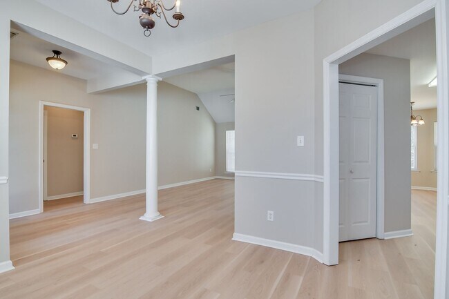 Building Photo - 1215 Pinnacle Dr