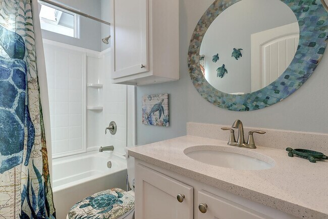 Building Photo - 527 Sand Burr Ln