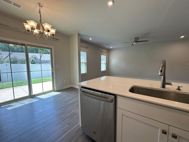 Building Photo - 145 Beacon Dr