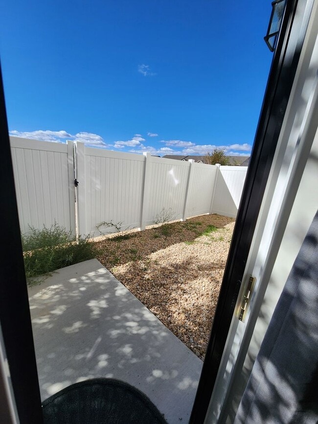 Building Photo - Modern 3-Bedroom Home with Balcony for Ren...