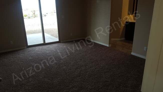 Building Photo - BEAUTIFUL RV GARAGE HOME