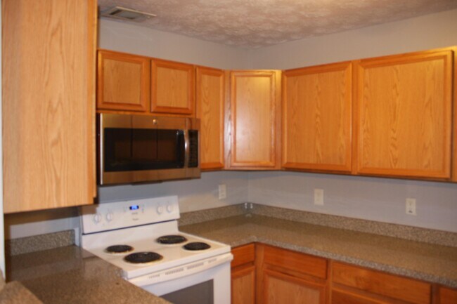 Building Photo - 2939 Stonecrest Ln