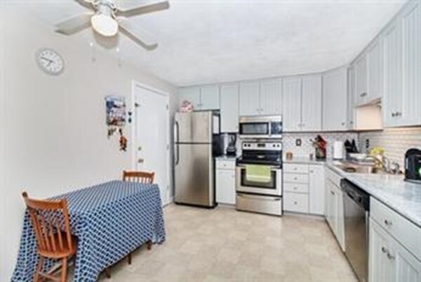 Building Photo - 126 Parker St