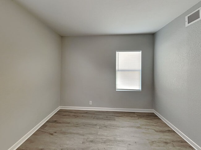 Building Photo - 3BR/2BA Pet-Friendly Home in Westworth Village | Fenced Yard & Garage