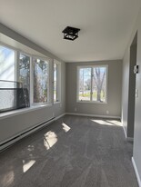 Cozy front porch for office or just relaxing sunroom - 91 4th Ave SW