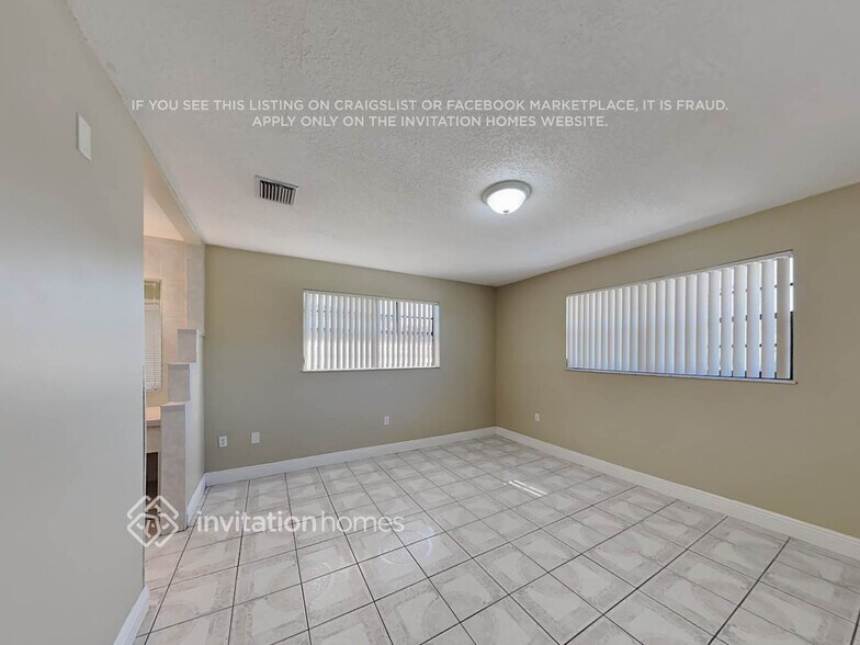 Building Photo - 6435 SW 32nd St