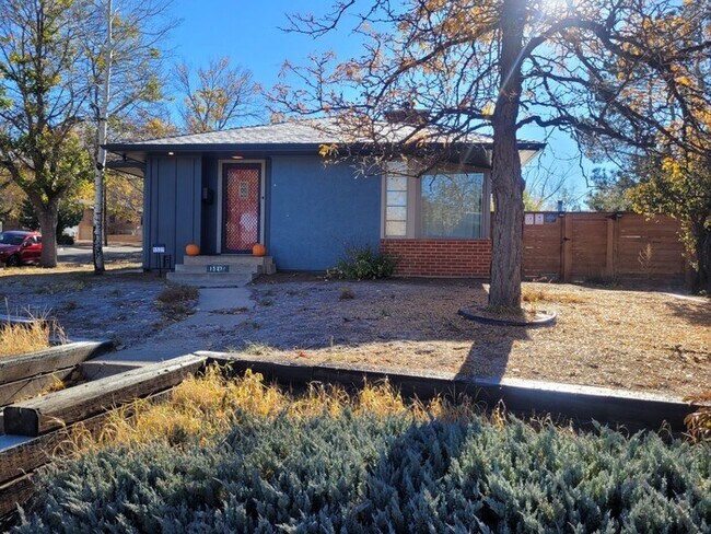 Primary Photo - 1525 Palmer Park Boulevard Colorado Spring...