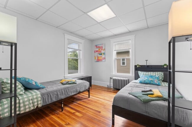 Building Photo - 29 Harbor St