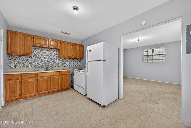 Building Photo - 3811 Chase Ave