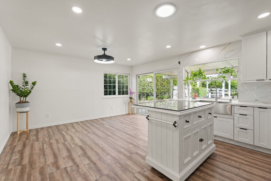 Building Photo - 27480 Cherry Creek Dr