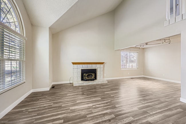 Building Photo - Beautiful 3-Bedroom Home with Open Floor P...
