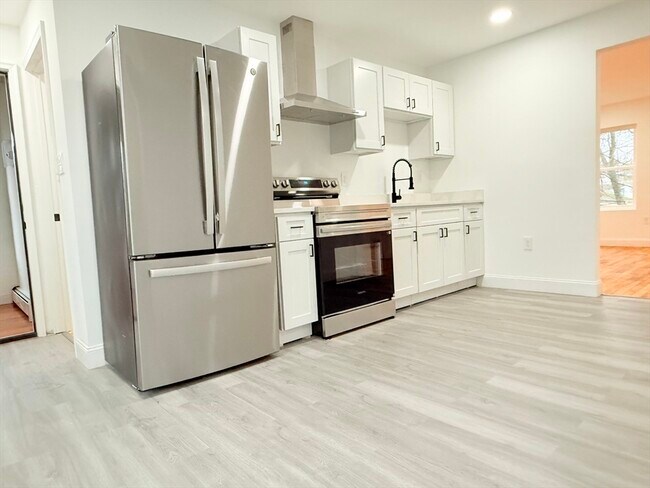 Building Photo - 23 Bellevue St