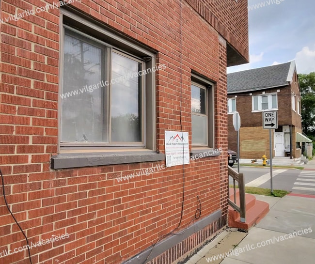 Building Photo - 1202 W 151st St