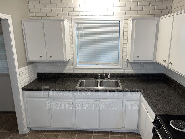 Building Photo - 636 Frayser Dr
