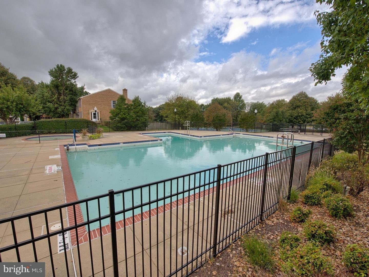 Building Photo - 502 Philmont Dr