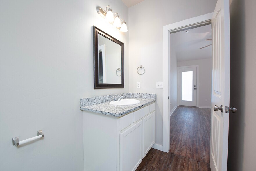 Building Photo - 5219 Oakwood Villas Ct