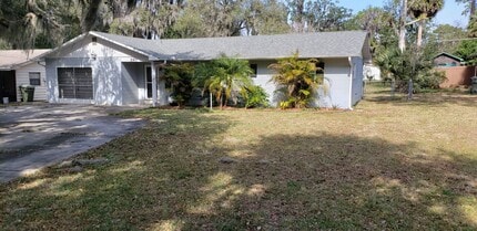 Building Photo - 3 bed, 2 bath 1 car garage