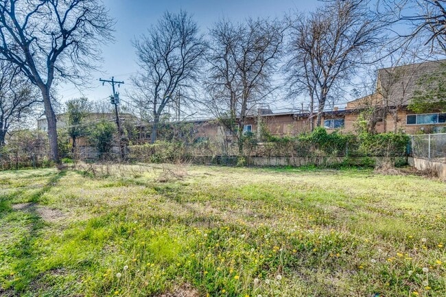 Building Photo - 3561 Westfield Ave