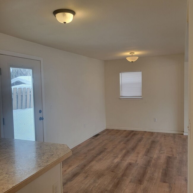 Building Photo - 2 Bed 1 Bath in Bozeman