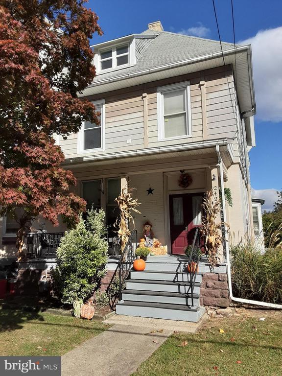 Building Photo - 2423 Fairview Ave