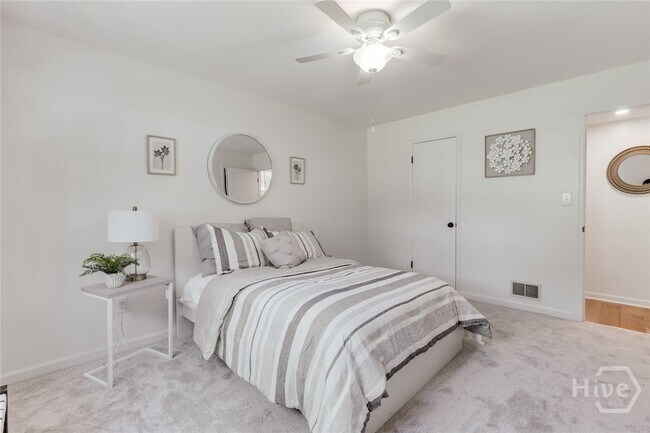 Building Photo - 315 Davis St