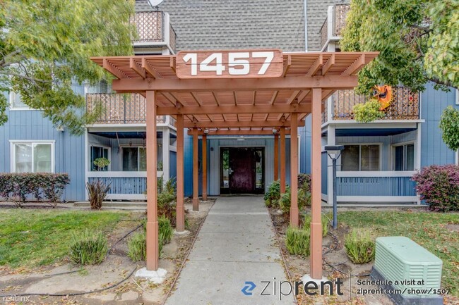 Building Photo - 1 br, 1 bath Condo - 1457 N Camino Alto, V...