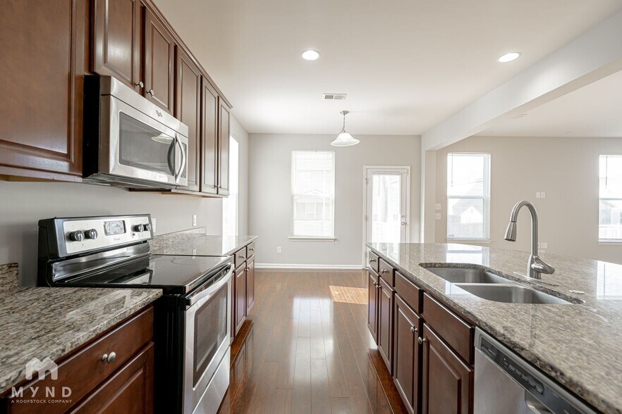 Building Photo - 407 Forest Hills Rd