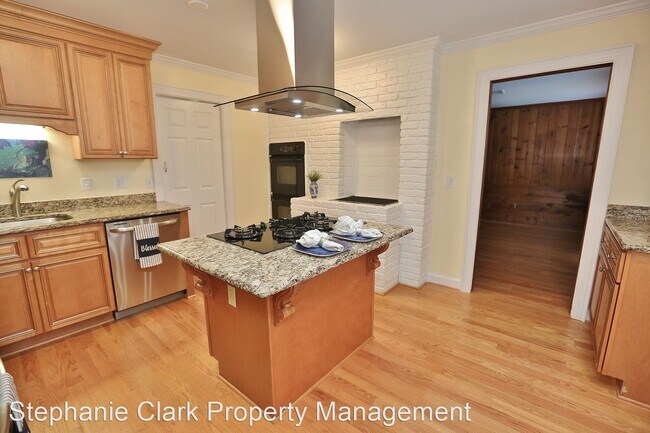 Building Photo - 4 br, 2.5 bath House - 484 Goodspeed Road