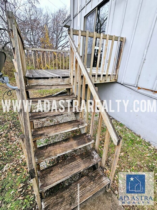 Building Photo - Beautiful Updated Duplex in Grandview-Available NOW!!