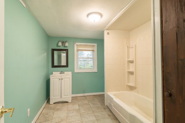 Building Photo - 104 Geissinger Ave