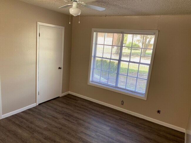 Building Photo - 401 Willett Pl Blvd