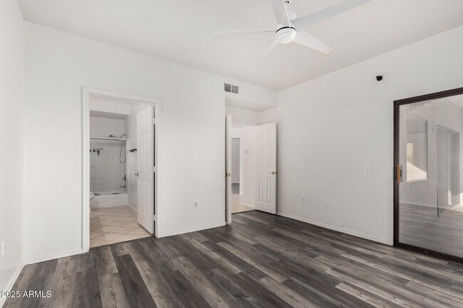 Building Photo - 15225 N 100th St