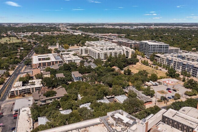 Building Photo - 914 E 32nd St