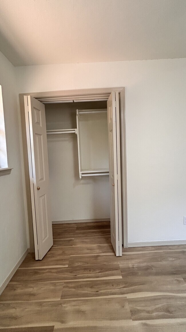 Building Photo - 726 Garden Grove