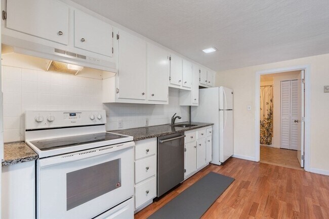 Building Photo - 5 Wampus Ave