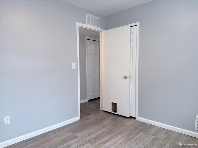 Building Photo - 166 W Coy Ave