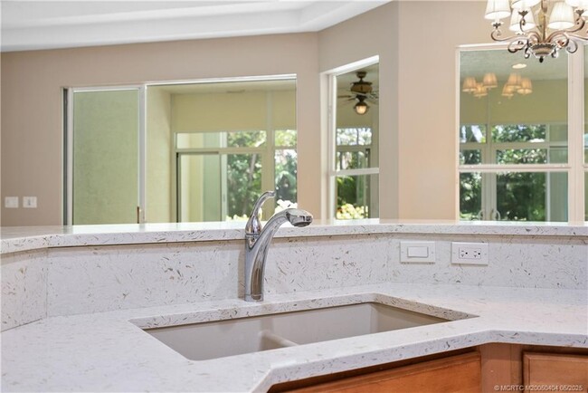 Building Photo - 4633 NW Red Maple Dr