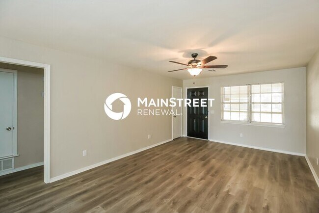 Building Photo - 3 Bedroom Pet-Friendly Home in YUKON, OK with Main Street Renewal