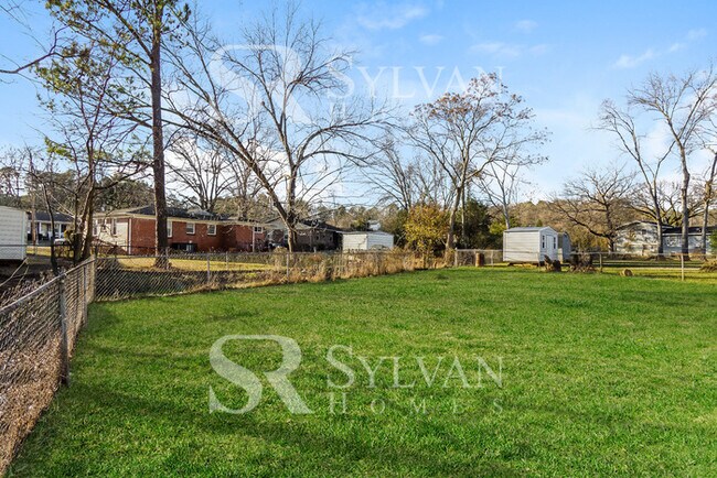 Building Photo - Carve Out a Great Life Here!