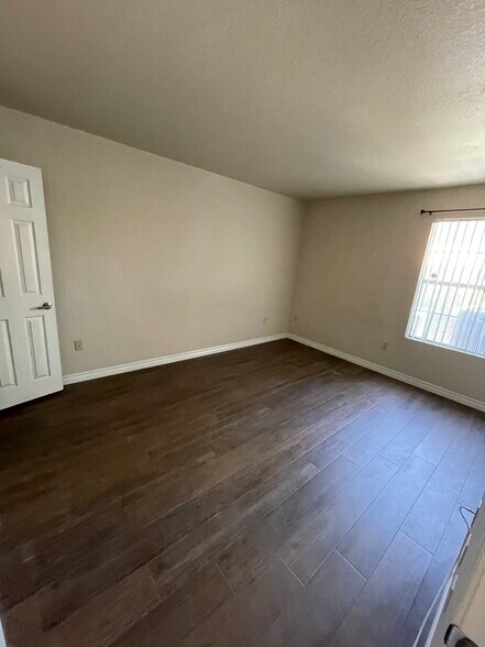 Building Photo - 2606 S Durango Dr